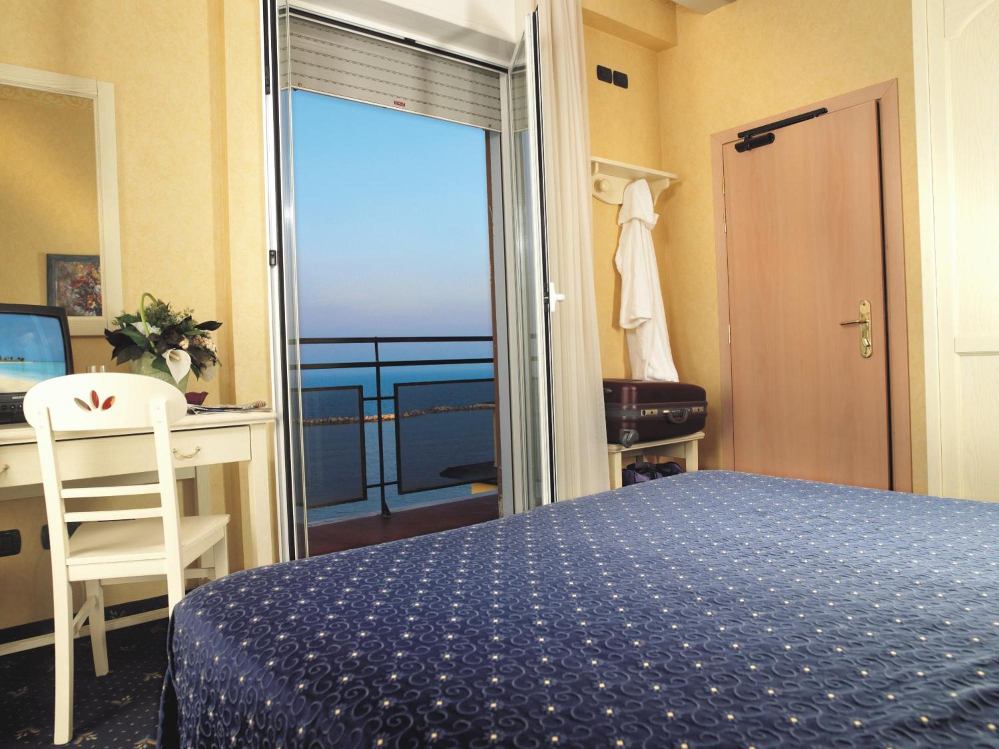 Hotel Mondial Bellaria-Igea Marina Exterior foto