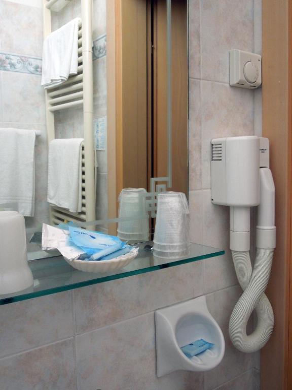 Hotel Mondial Bellaria-Igea Marina Quarto foto